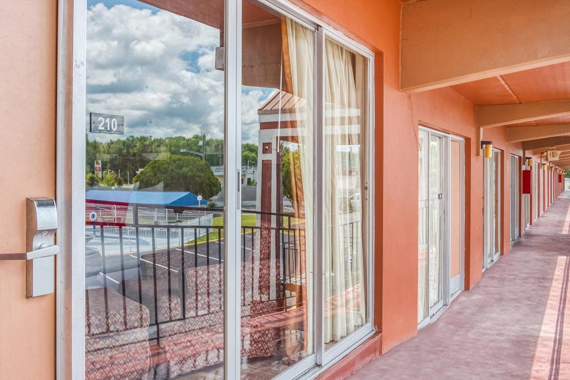 Oyo Hotel Mustang Silver Spring Fl Silver Springs Exterior photo