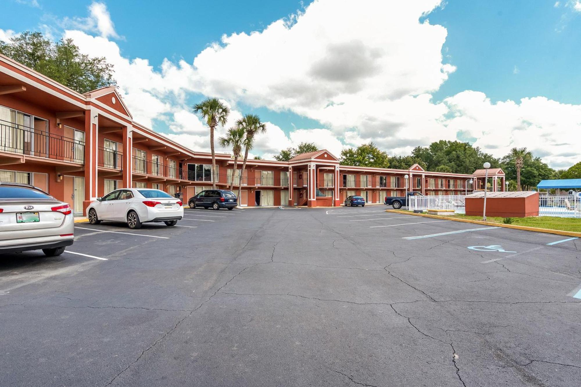 Oyo Hotel Mustang Silver Spring Fl Silver Springs Exterior photo