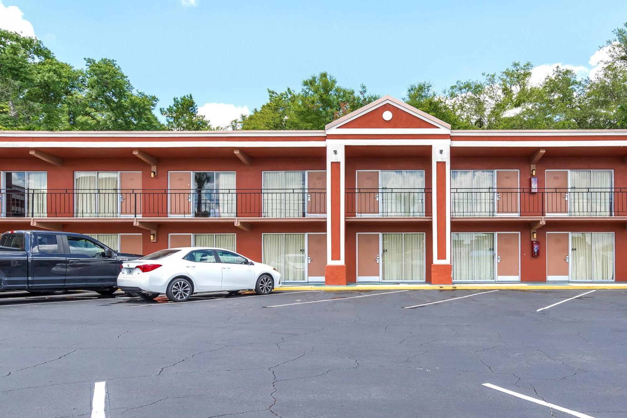 Oyo Hotel Mustang Silver Spring Fl Silver Springs Exterior photo